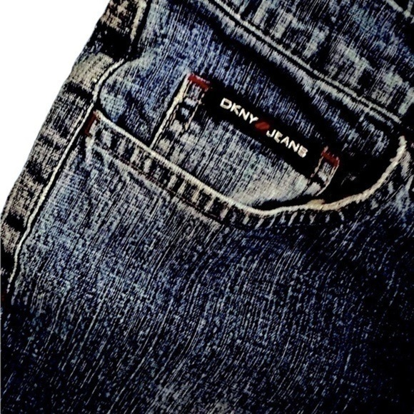 DKNY Cropped Frayed Blue-Jeans, size 8 - Picture 5 of 8